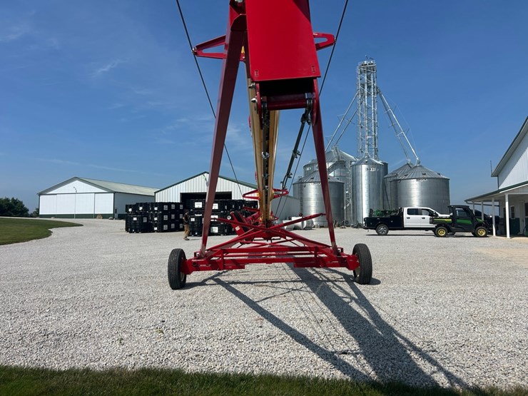 2022-westfield-mkx2-13-84-swing-away-auger-image-26