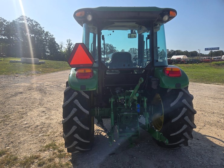2024-john-deere-5075e-image-11