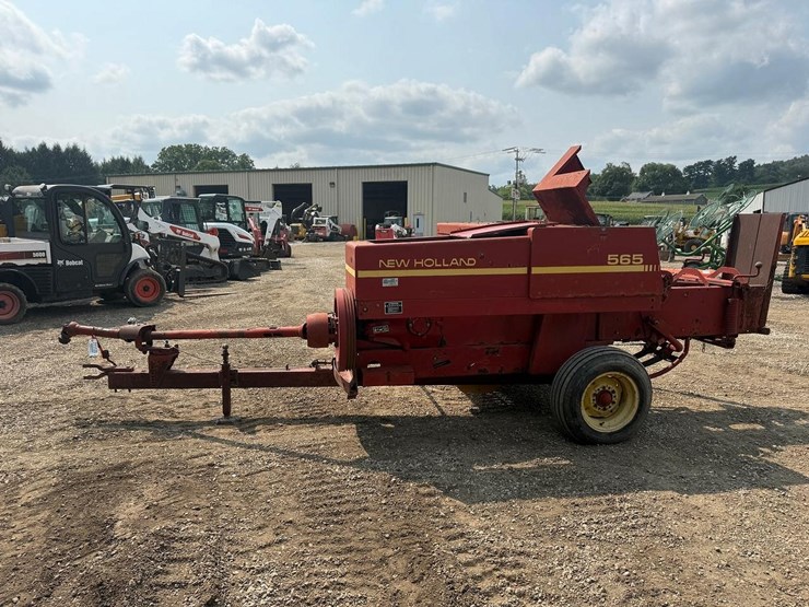 new-holland-565-image-1