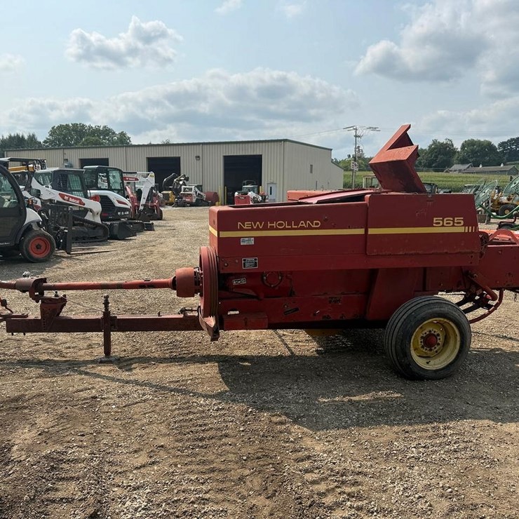 NEW HOLLAND 565