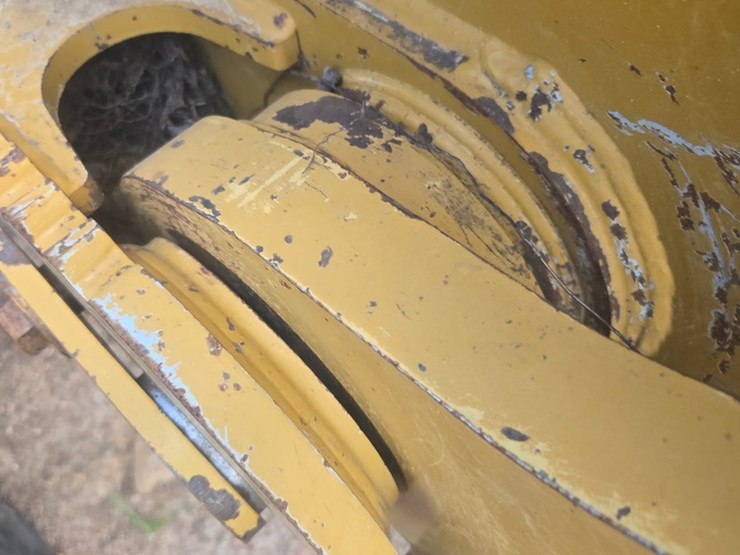 2015-caterpillar-525d-image-76