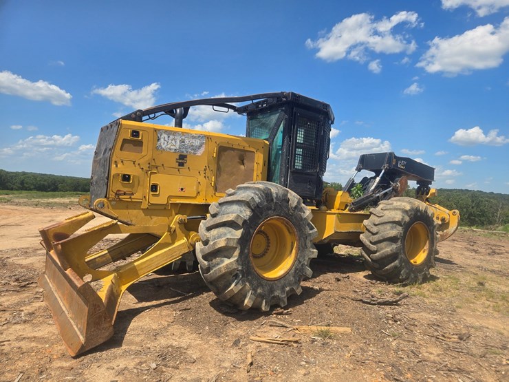 2015-caterpillar-525d-image-3