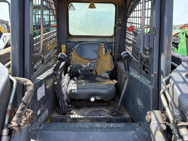 2006-new-holland-l180-image-5
