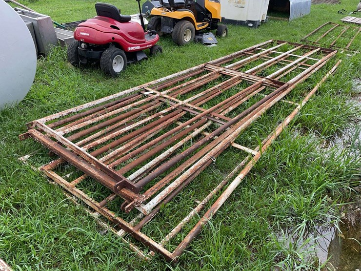 4--16ft-steel-battle-gates-with-hinges,-1--15-1/2ft-steel-cattle-gate-image-2