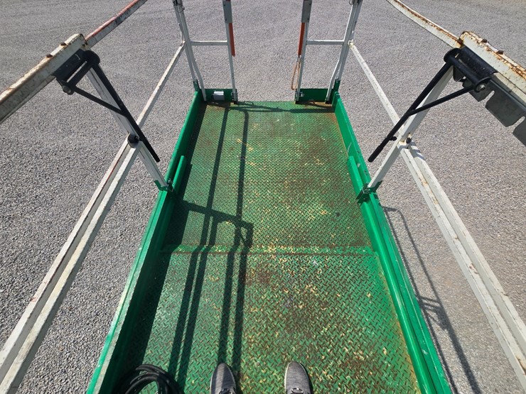 2015-jlg-4069le-image-43
