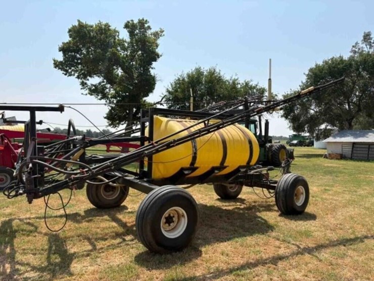 wako-1000-gallon-field-sprayer-image-4