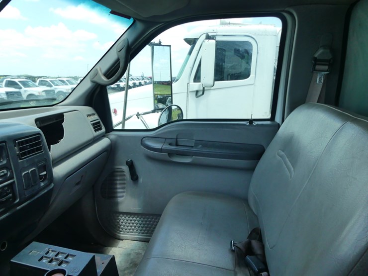 2000-ford-f750-xl-image-11