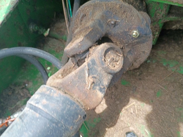 john-deere-335-image-18