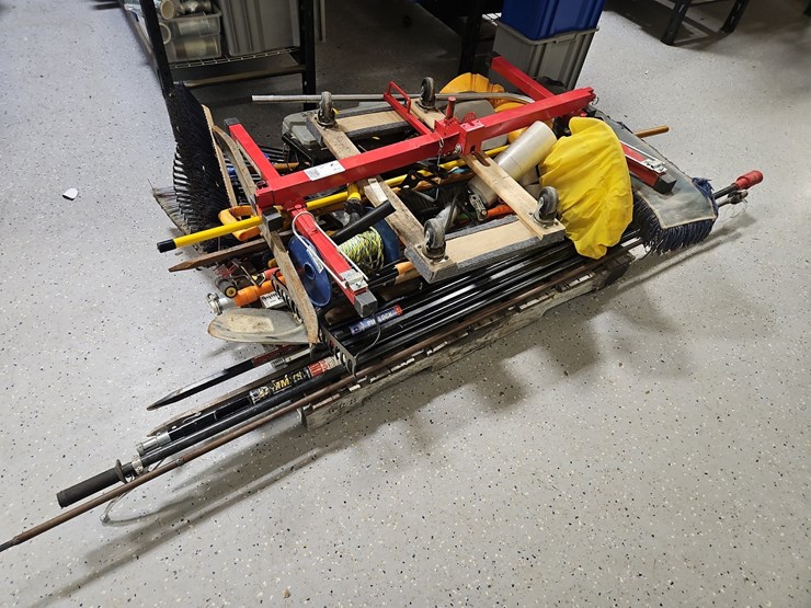 quantity-of-assorted-tools-image-1