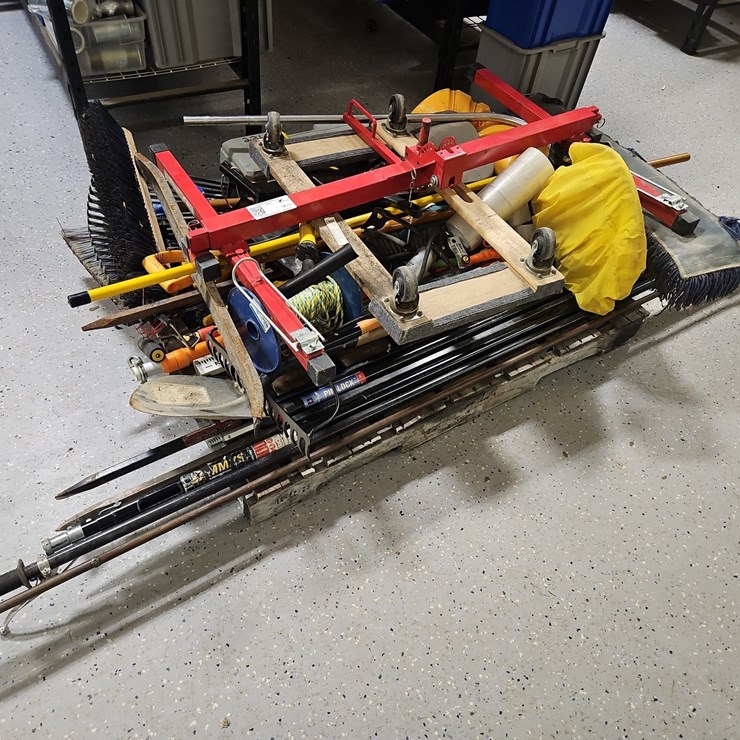 QUANTITY OF ASSORTED TOOLS