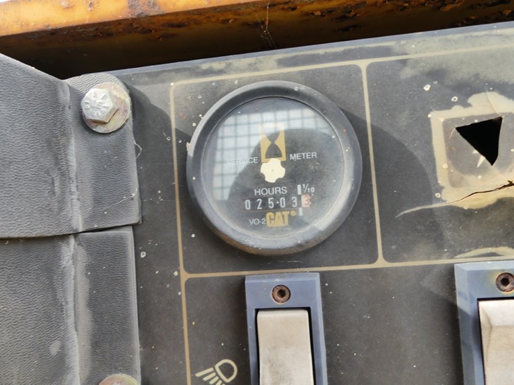 2000-caterpillar-d5c-image-17