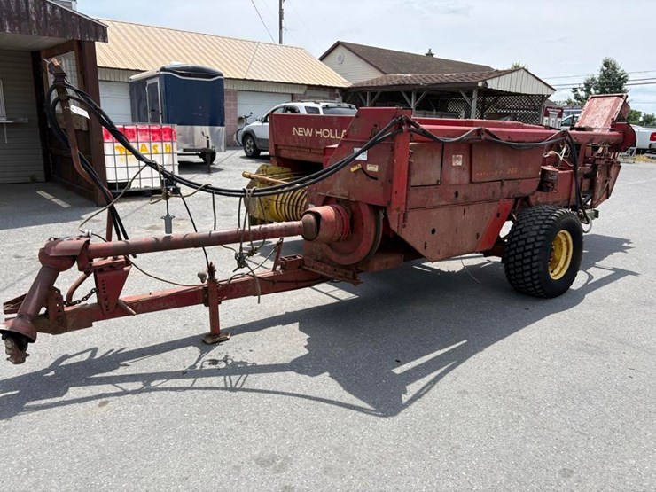 new-holland-320-image-8
