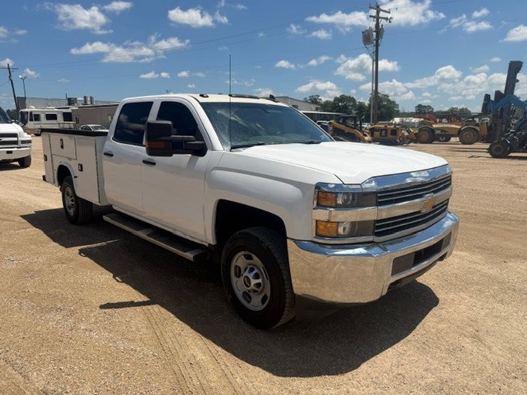 2017-chevrolet-2500-image-2