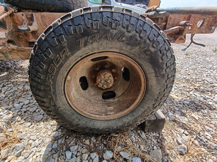 2001-chevrolet-silverado-3500-image-57