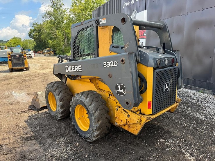deere-332d-image-4