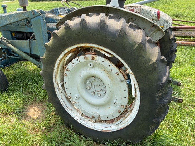 ford-4000-image-13