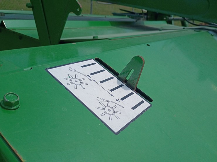 john-deere-630-image-22