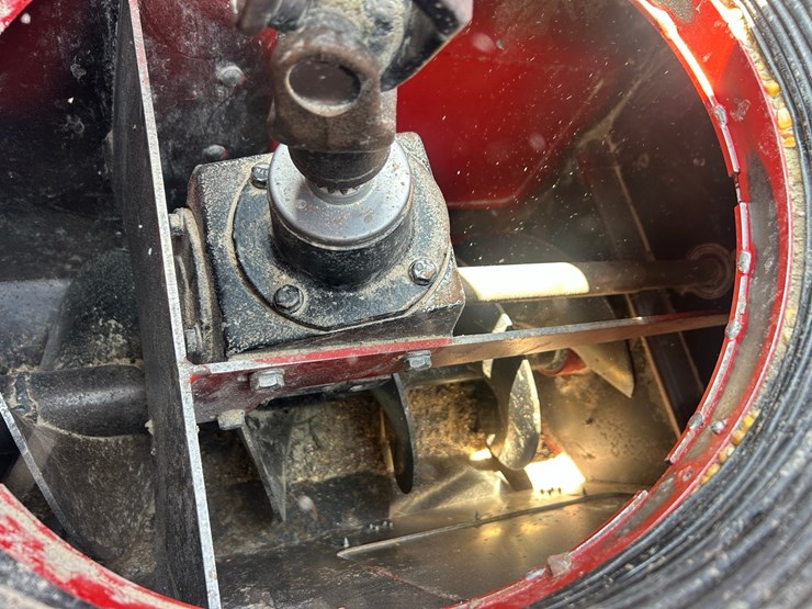2022-westfield-mkx2-13-84-swing-away-auger-image-36