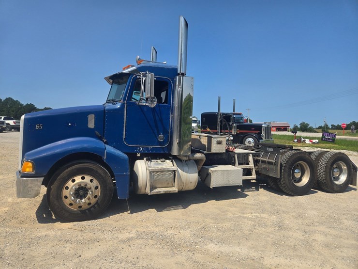 1999-peterbilt-385-image-5