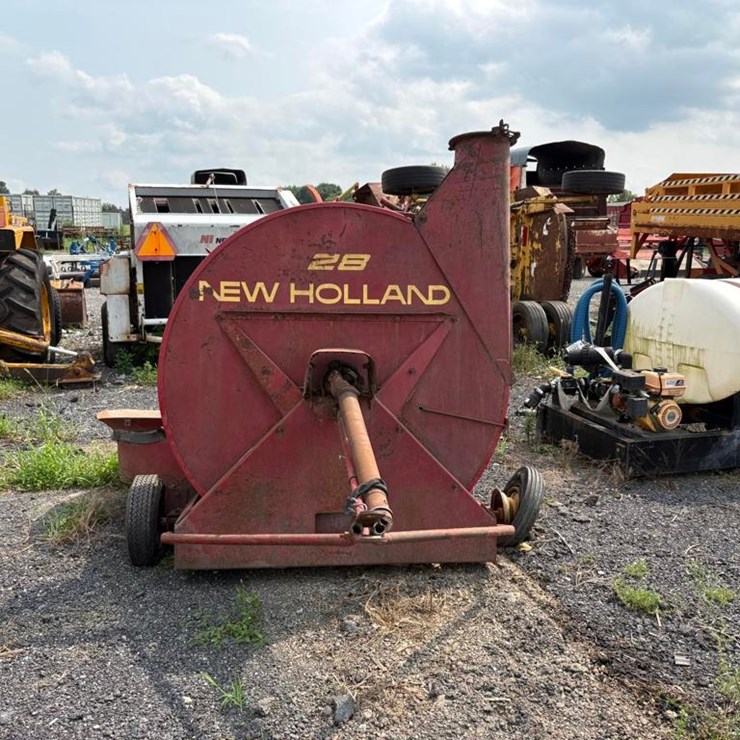 NEW HOLLAND 28