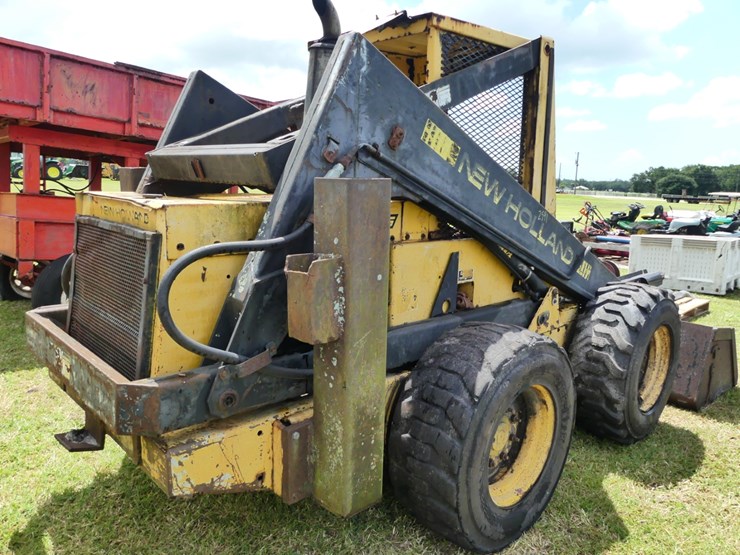 new-holland-l785-image-3