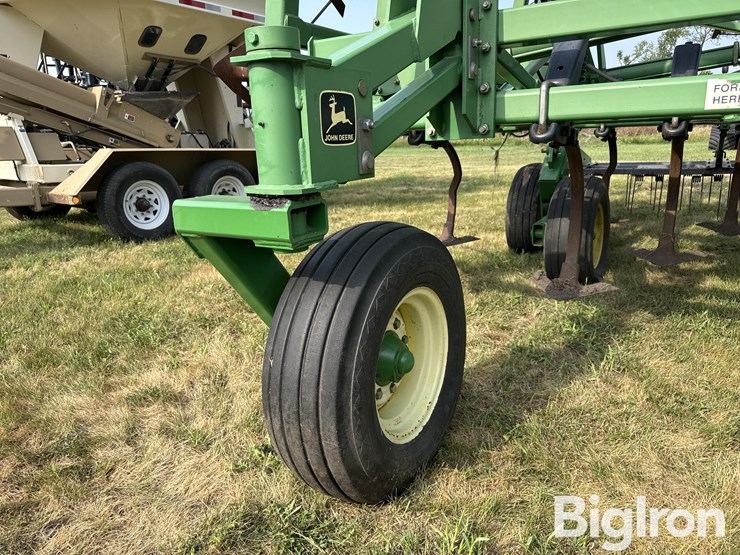 john-deere-1810-image-12
