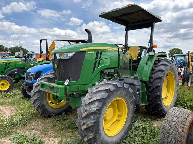2020-john-deere-6105e-image-1