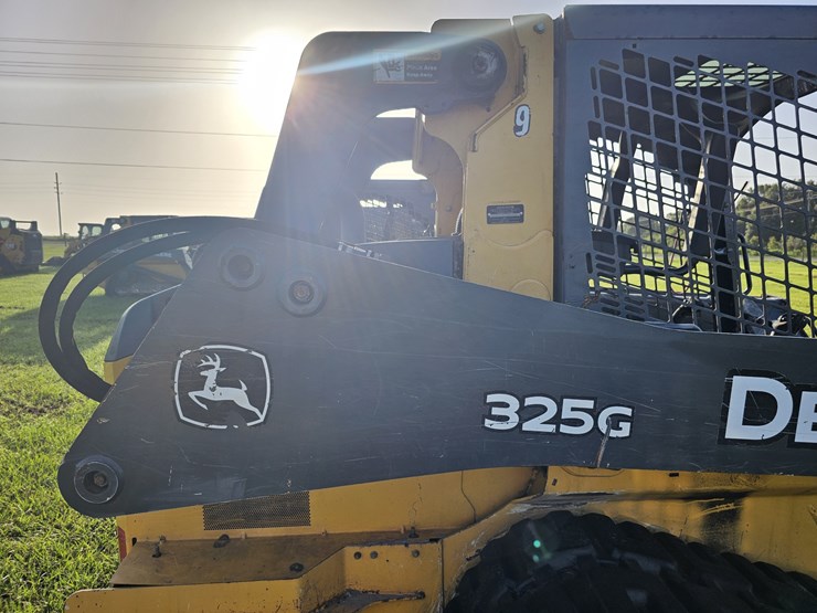 2018-deere-325g-image-8