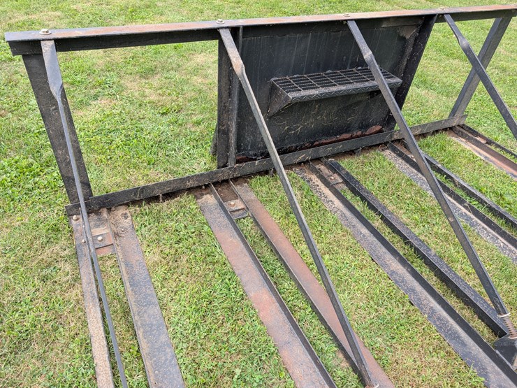 square-bale-accumulator/mover-image-9
