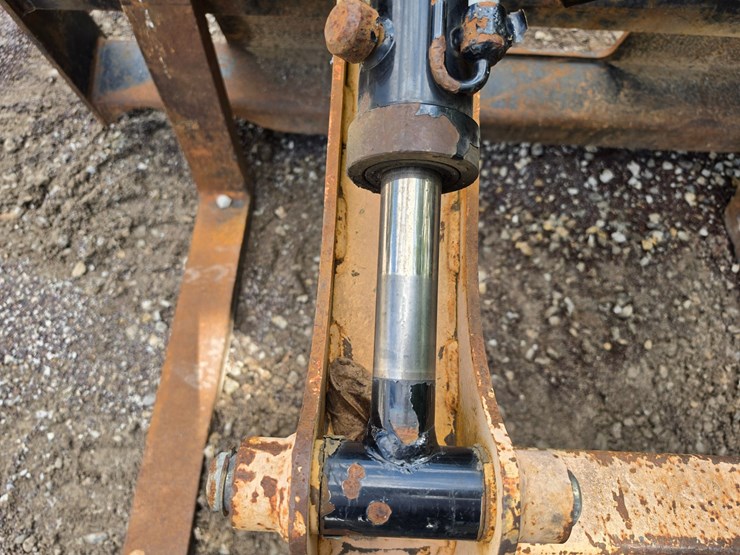 #22360-•-talet-fork-lift-/-grapple-clamp-skid-steer-attachment-image-11