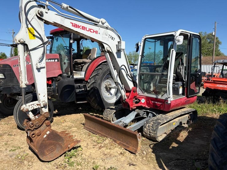2017-takeuchi-tb240-image-1