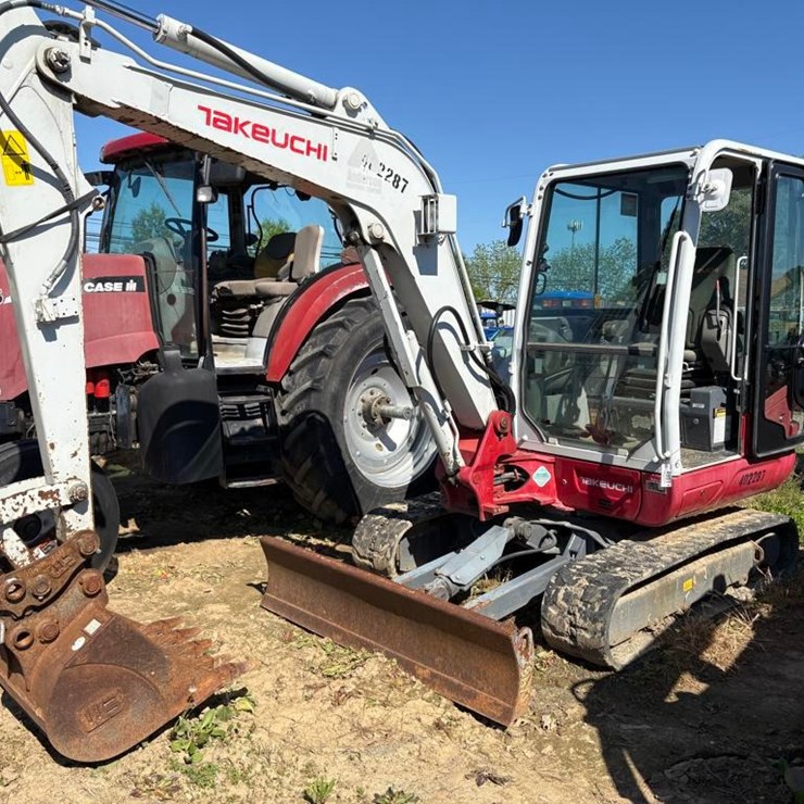 2017 TAKEUCHI TB240