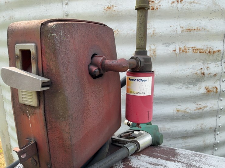 500-gal-fuel-tank-on-skids-with-pump.-#260-image-4