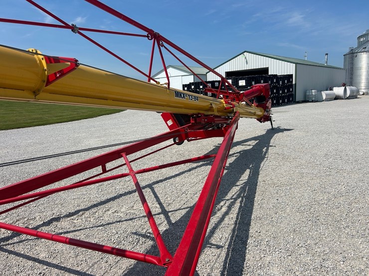 2022-westfield-mkx2-13-84-swing-away-auger-image-30