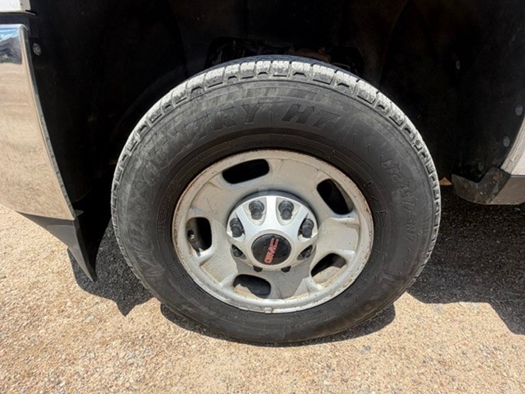 2017-chevrolet-2500-image-14