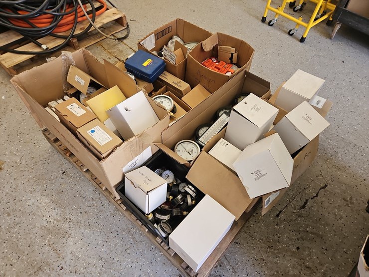 quantity-of-assorted-pressure-gauges-image-1