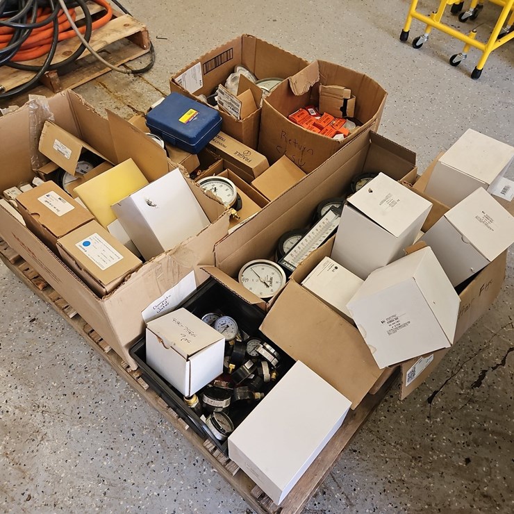 QUANTITY OF ASSORTED PRESSURE GAUGES