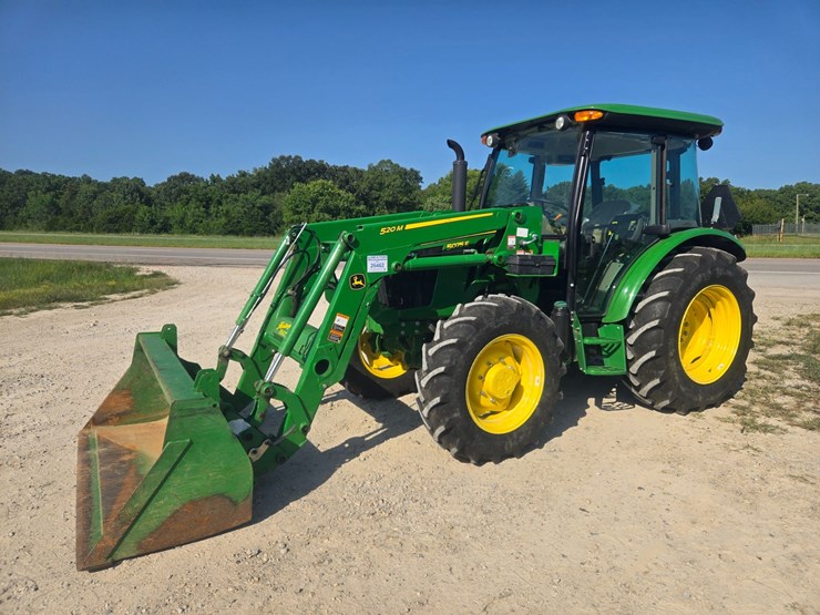 2024-john-deere-5075e-image-4