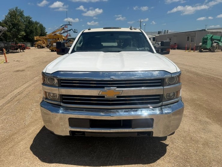 2017-chevrolet-2500-image-6