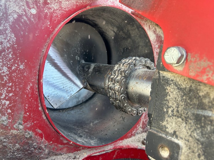 2022-westfield-mkx2-13-84-swing-away-auger-image-35