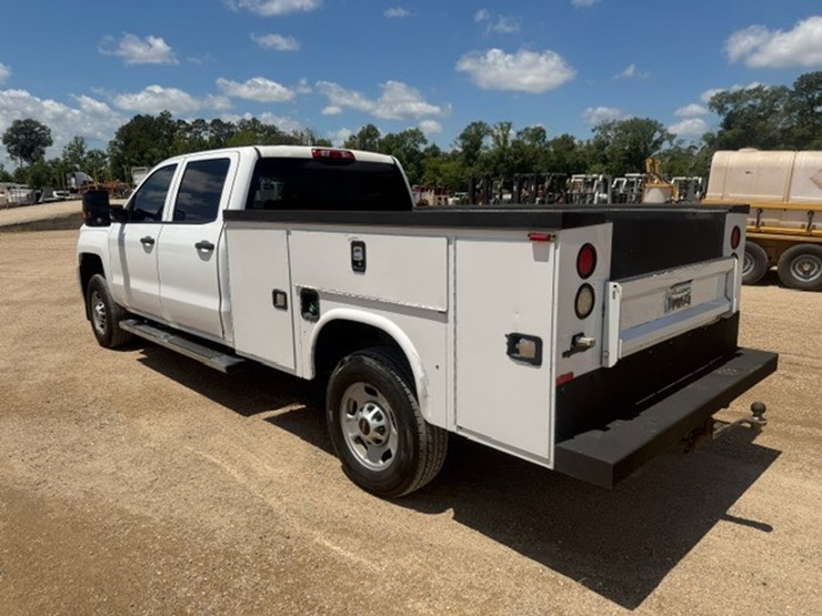 2017-chevrolet-2500-image-4