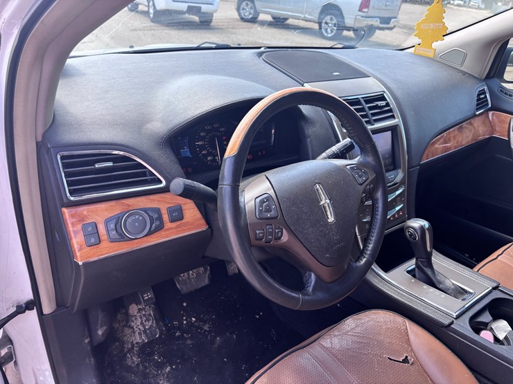 2011-lincoln-mkx-image-8
