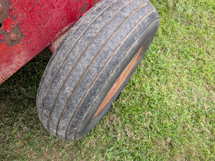 ih-440-square-baler-image-17