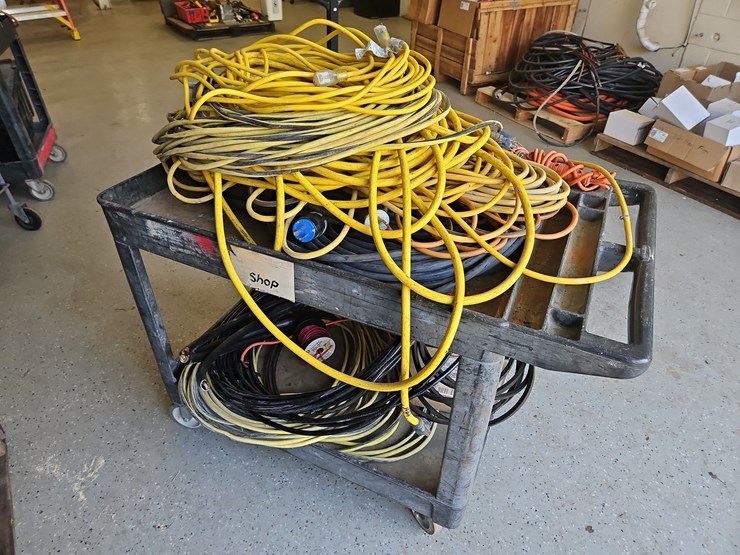 quantity-of-assorted-cords-and-wires-image-3