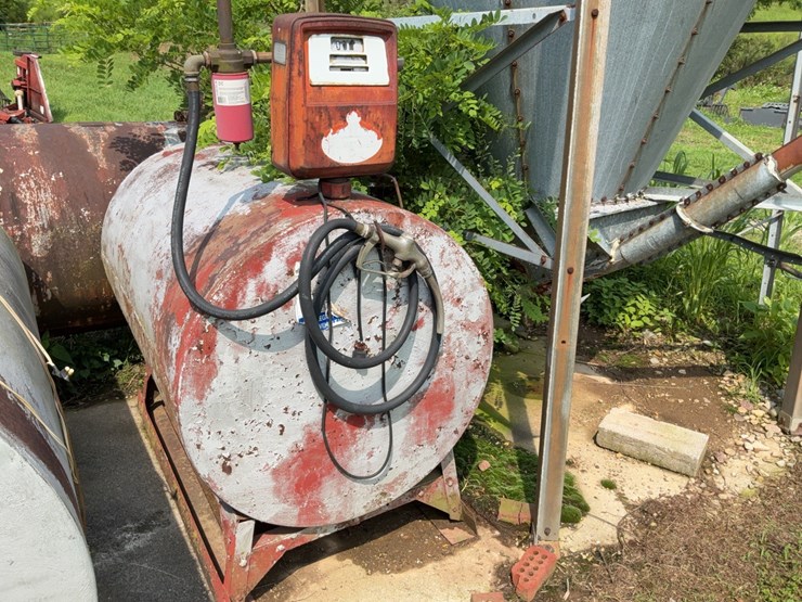 fuel-tank-on-skids-with-pump.-#261-image-1