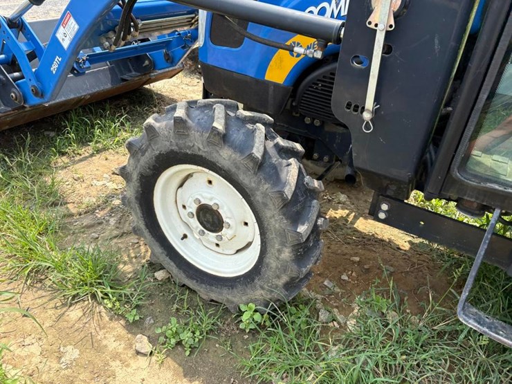new-holland-boomer-3040-image-15