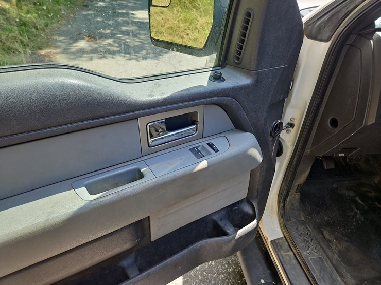 2011-ford-f150-image-17
