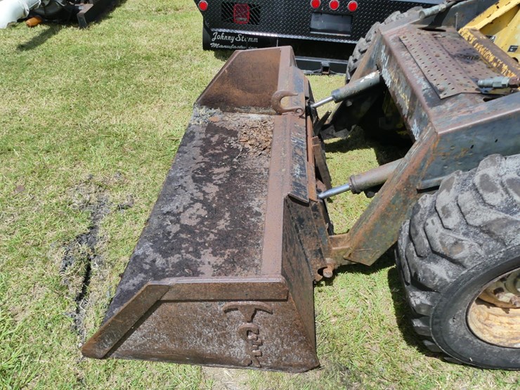 new-holland-l785-image-10