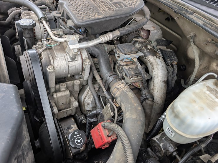 2004-gmc-3500-image-97