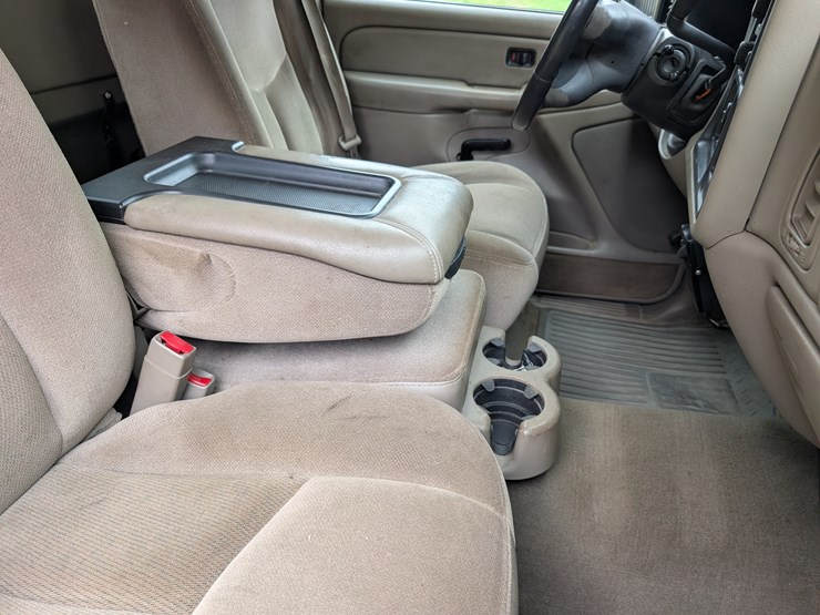 2004-gmc-3500-image-129